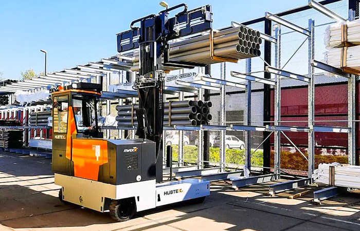 hubtex max x sideloader with pipes